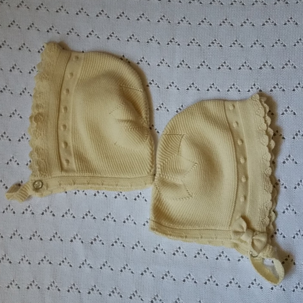 Knit Cream Bonnets